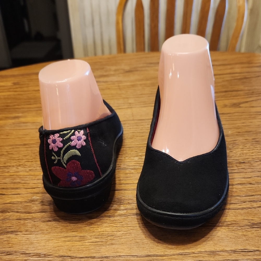 Grasshoppers Black Fabric Emboidery Heel Size 7.5 - Picture 1 of 9
